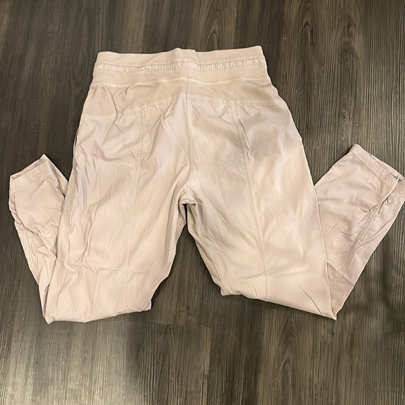 Lululemon studio crop - Picture 2 of 3